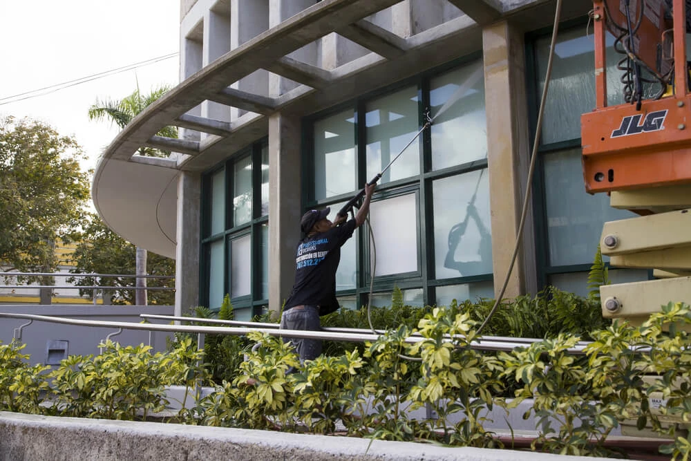 the-values-of-pressure-washing-for-commercial